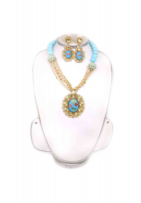 Antic multi stone decorated pendent set