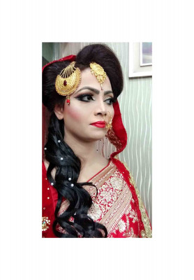 Attractive bridal wedding makeup