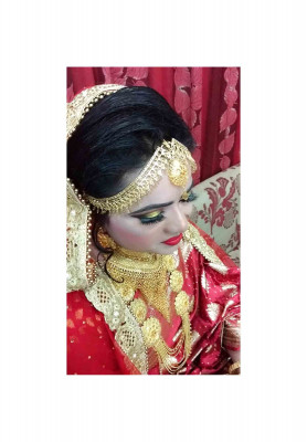Attractive bridal wedding makeup
