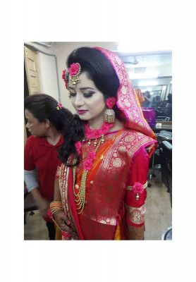 Gorgeous bridal holud makeup