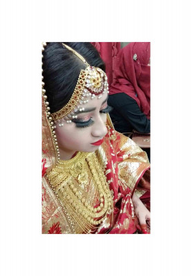 Attractive bridal wedding makeup