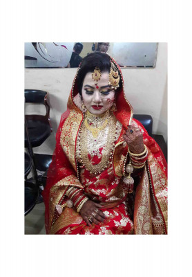 Attractive bridal wedding makeup