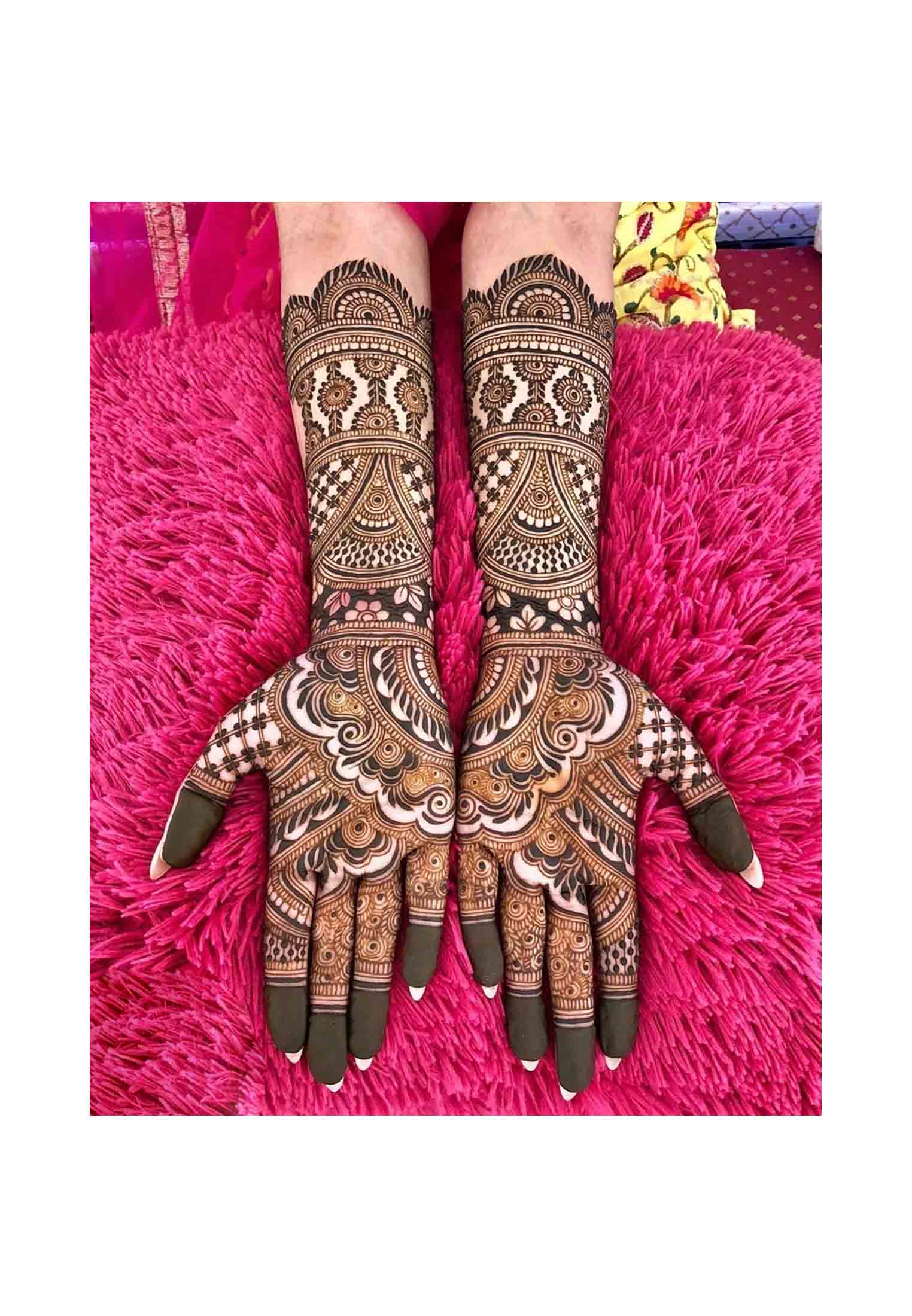 Gorgeous bridal mehedi
