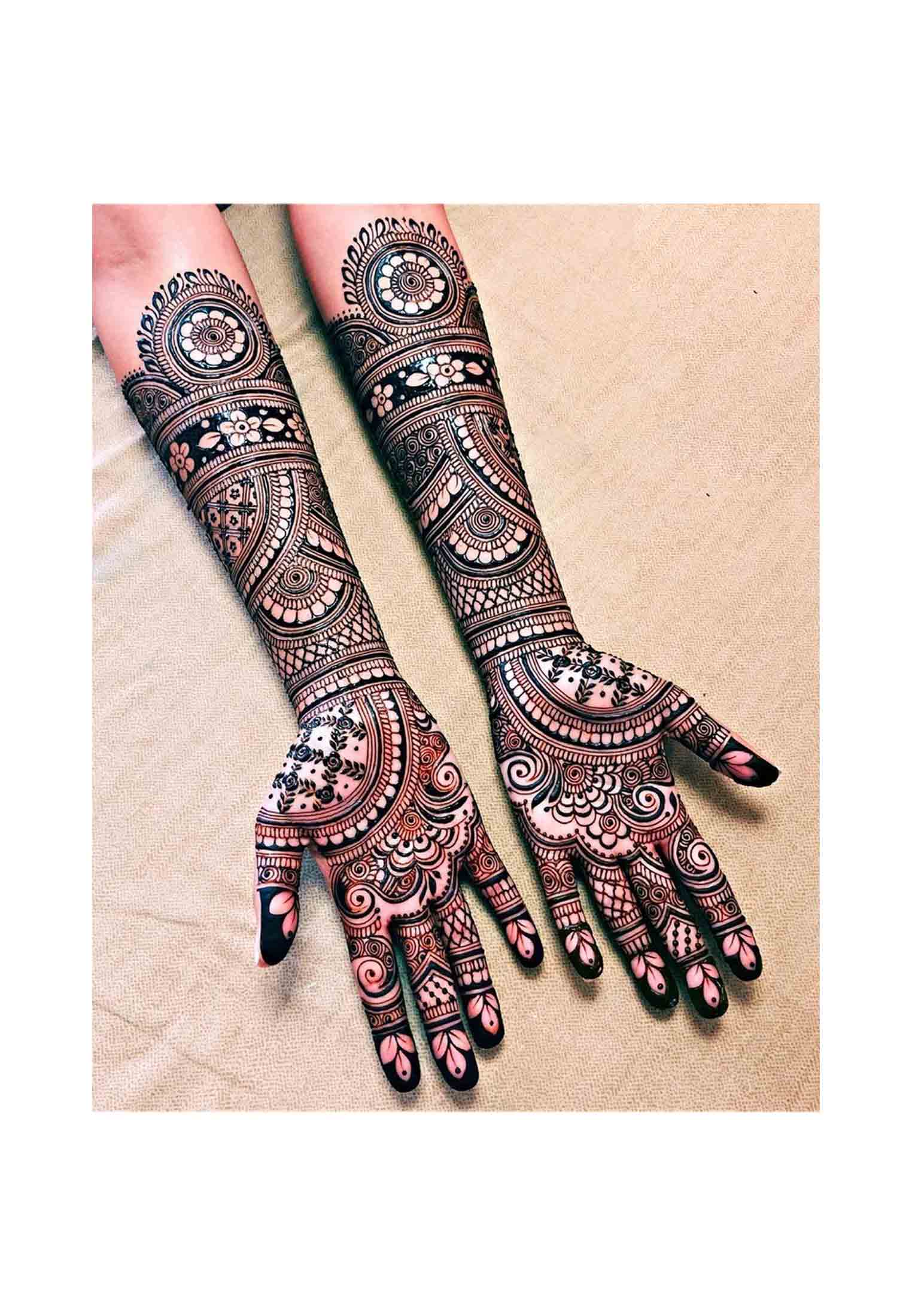 Gorgeous bridal mehedi