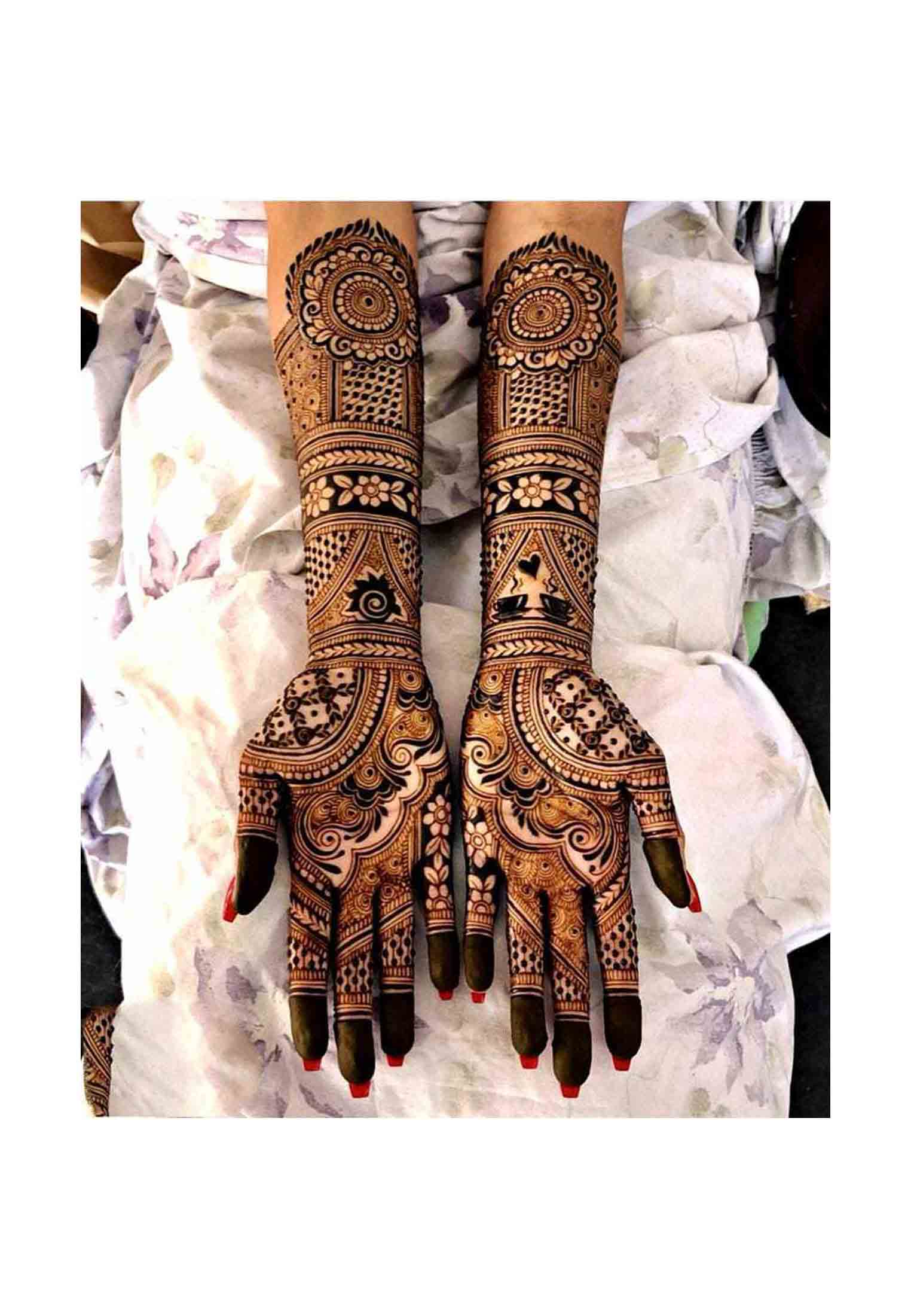 Gorgeous bridal mehedi
