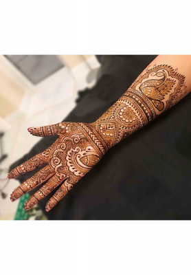 Attractive bridal mehedi and facial package