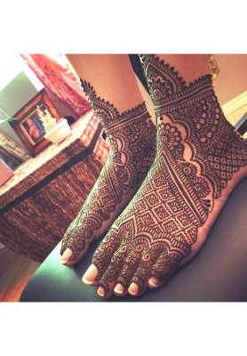 Attractive bridal mehedi and facial package