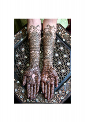 Attractive bridal mehedi and facial package