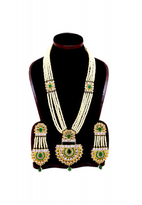 Pushpo Necklace