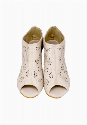 Cream Box heel 