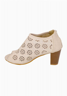Cream Box heel 