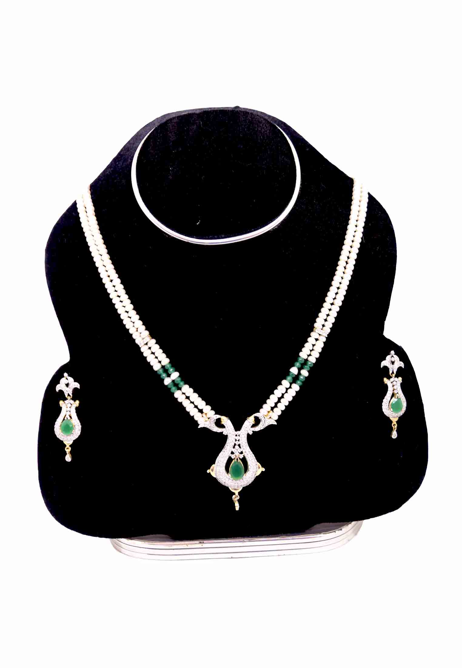 U Shaped Diamond Cut Locket Set