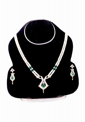 U Shaped Diamond Cut Locket Set