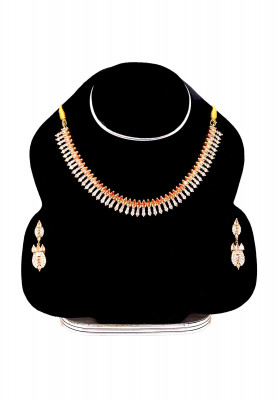 5 Vori U Shaped Diamond Cut Necklace