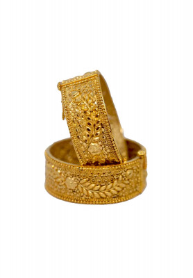 Unique Design Gold Plated Churi