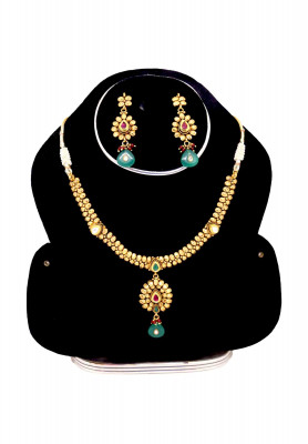 V Shaped 4 Vori Necklace Set