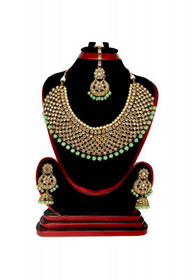 Mehedi polish set necklace 