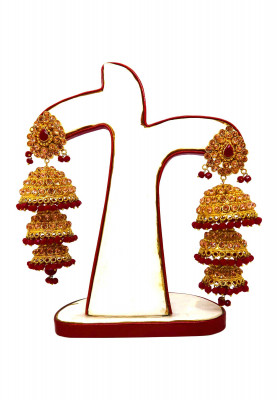 Rubi color ear ring 