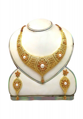 Diamond cut necklace with ear ring
