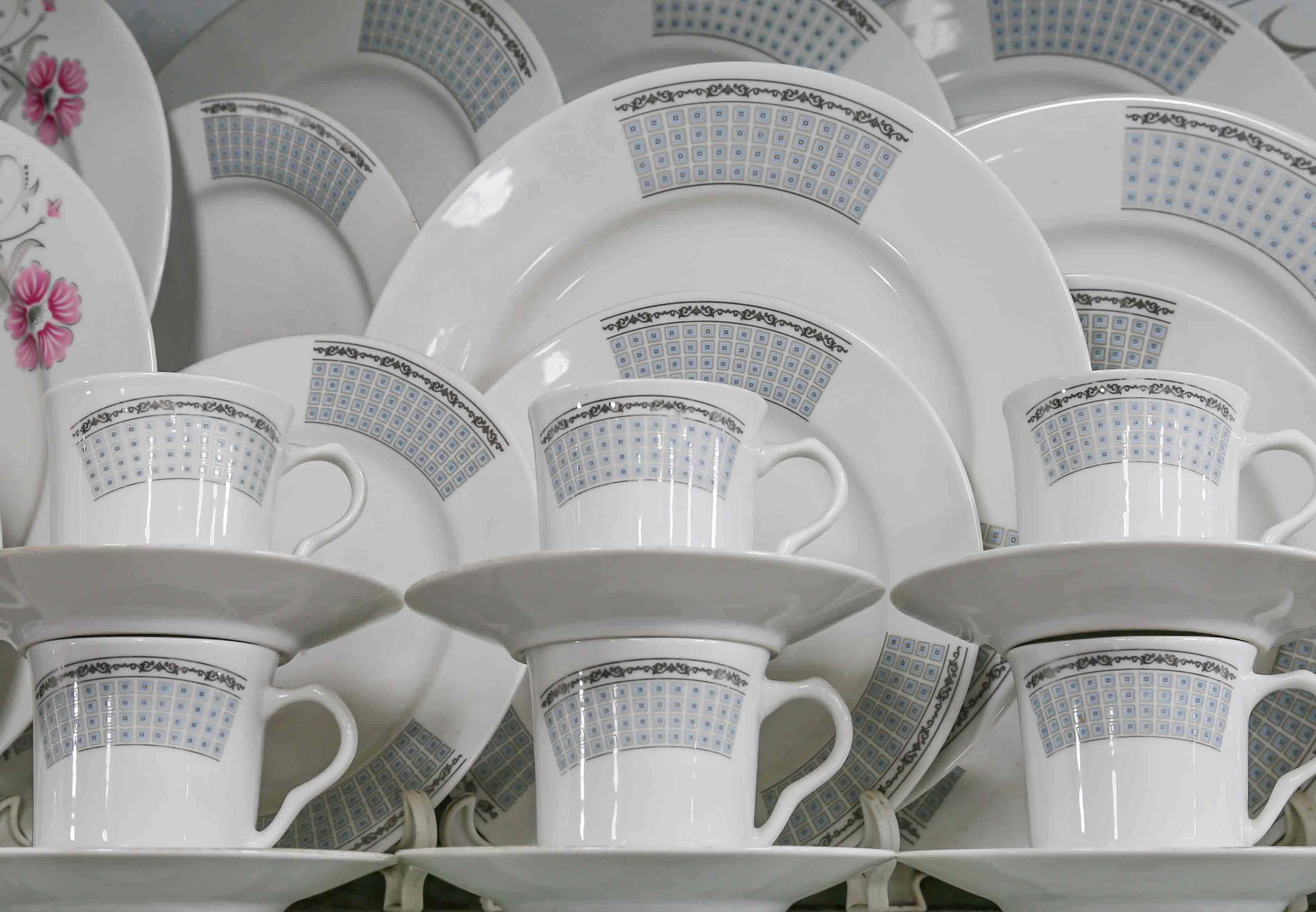 32 Pieces Paragon Dinner Set