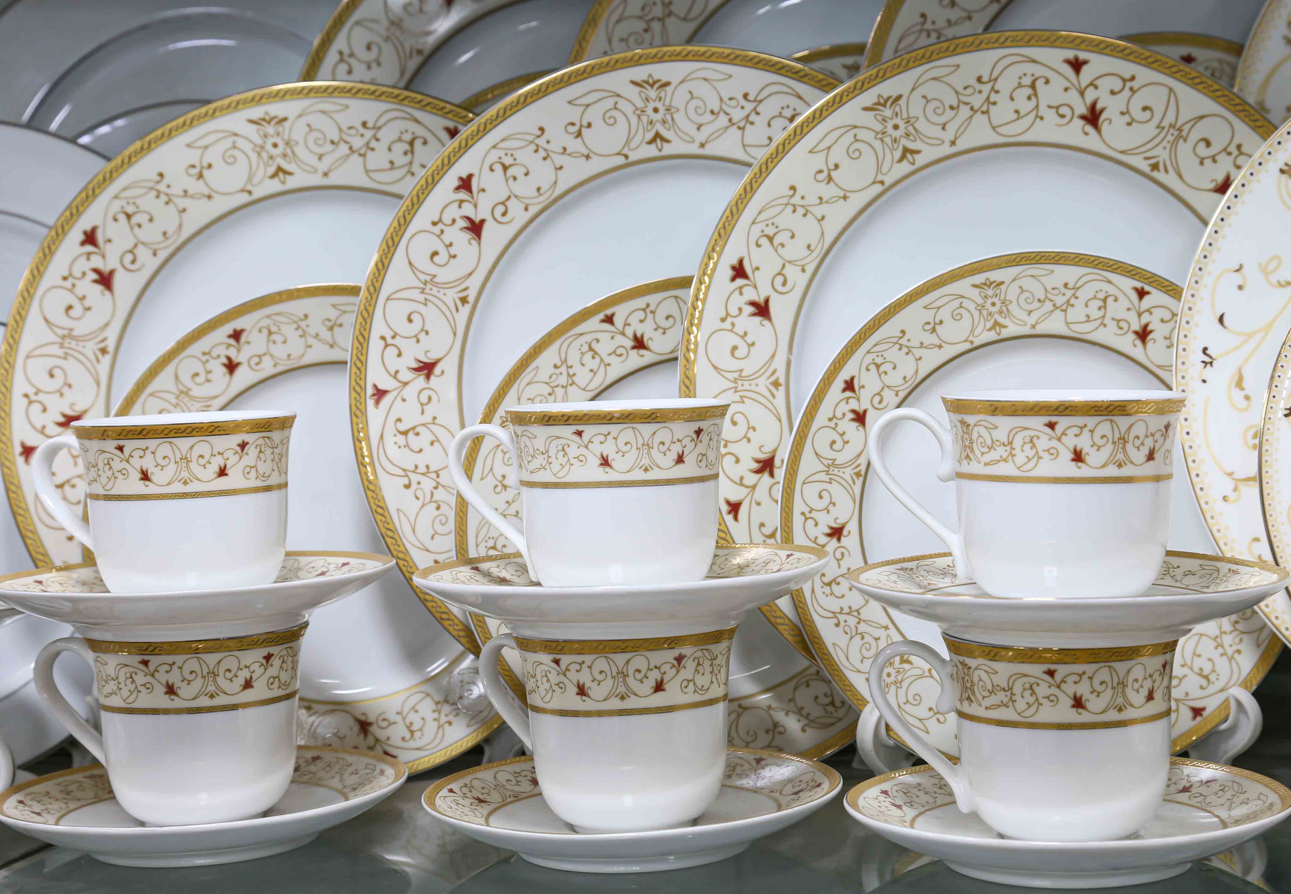 32 Pieces Paragon Dinner Set