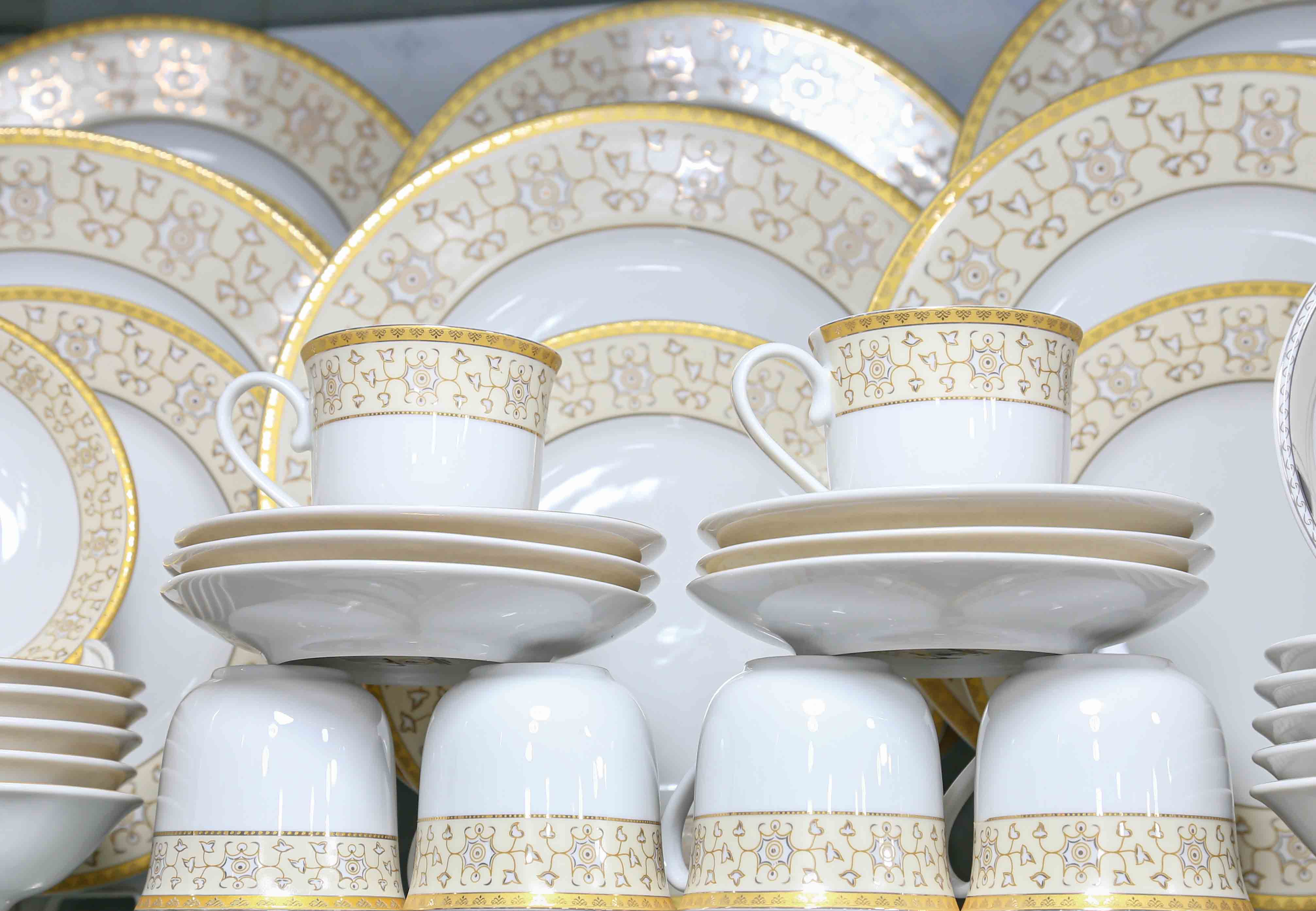 32 Pieces paragon Dinner Set